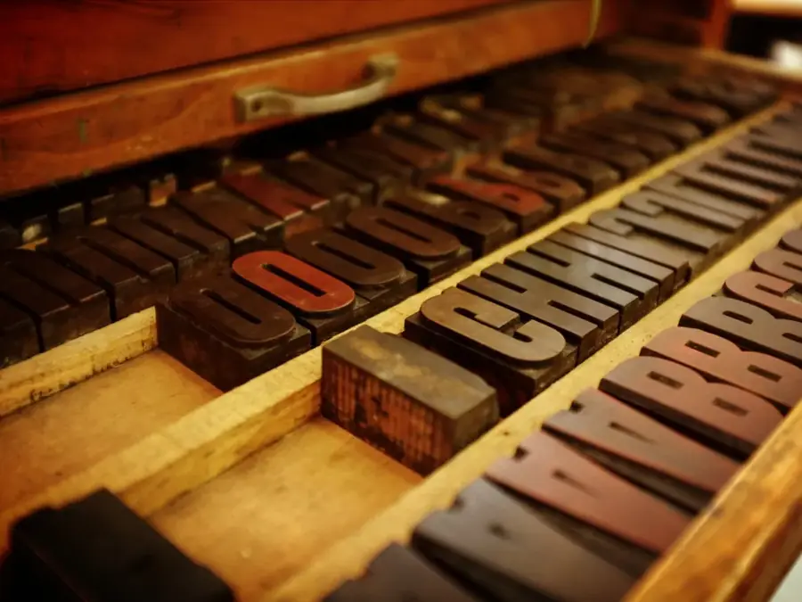 Wood type standing in the compartments of an open type case